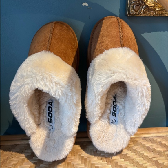 SODA Cozy Tan Slippers with White Fur Lining - Picture 2 of 4